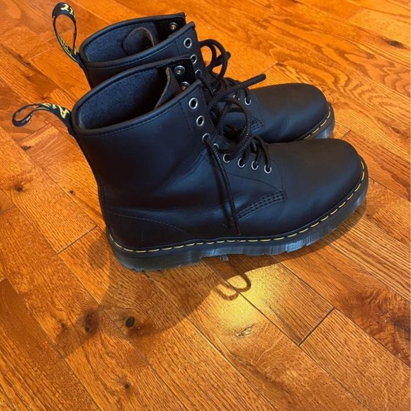 Doc Marten Insulated Boots, 10M - Picture 4 of 5
